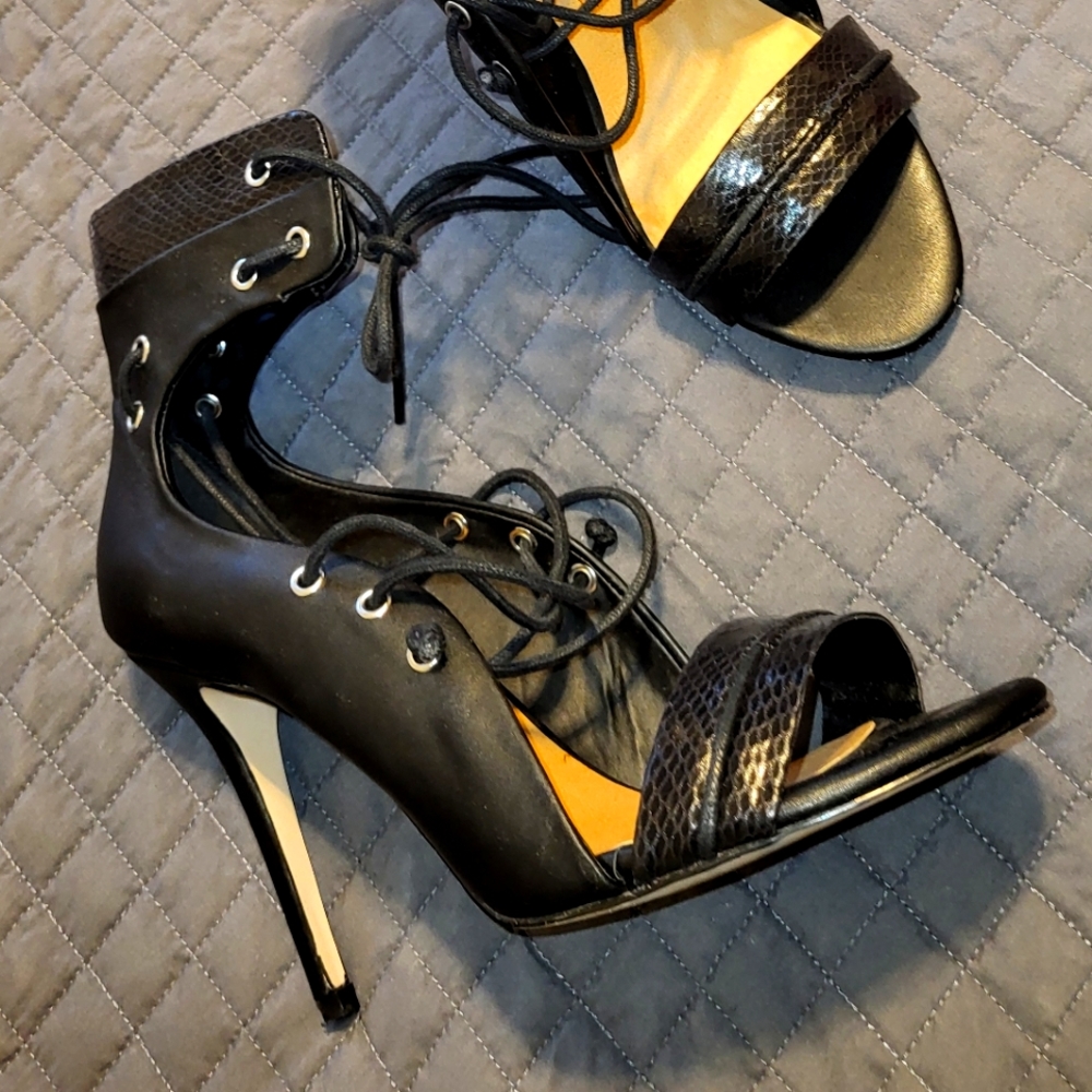 JustFab  Black with Snake Print Strppy Tie Up Heel Size 10